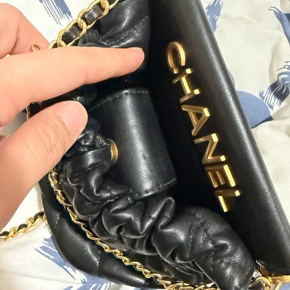 GWP CC Black Quilted Vegan Leather Drawstring Crossbody with Gold Chain and Logo - Picture 5 of 8